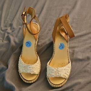 Size 7.5 Women's‎ Vince Camuto Tan and Cream Espadrille Sandals